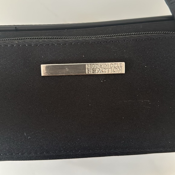 Kenneth Cole Reaction men's toiletry travel bag. Color black. - Picture 5 of 5